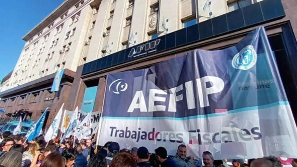 Cierre de la AFIP: trabajadores salteños se manifiestan en respuesta a la ola de despidos