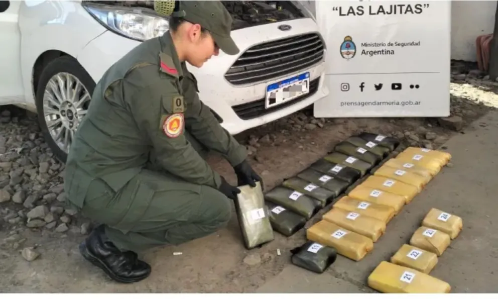 Narcotráfico en Las Lajitas: delincuentes transportaban paquetes de cocaína en el tanque de combustible