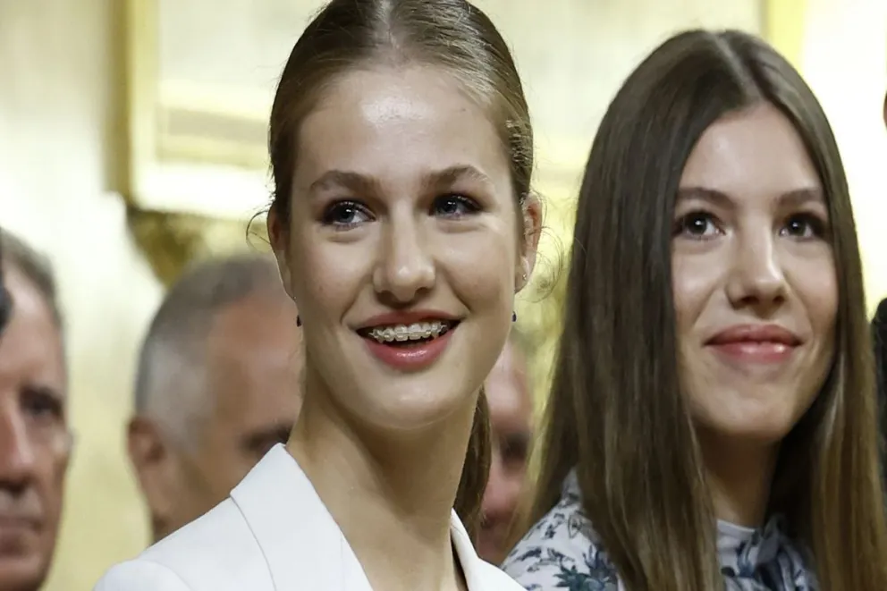 La Princesa Leonor brilla en los Premios Princesa de Asturias junto a la Infanta Sofía