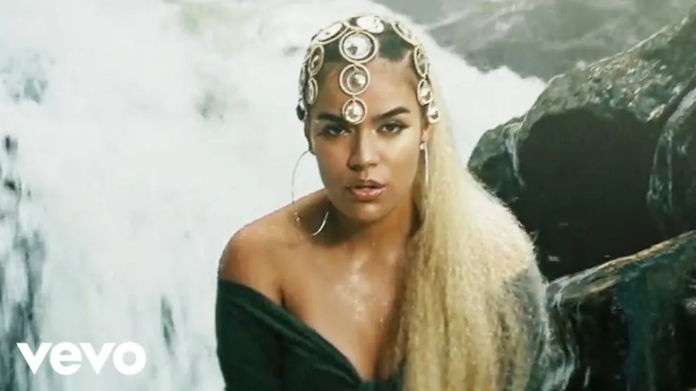 Publican foto de Karol G que desata fuertes rumores de embarazo 