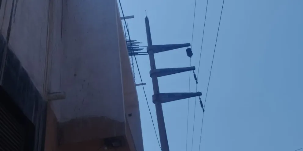 Albañil electrocutado