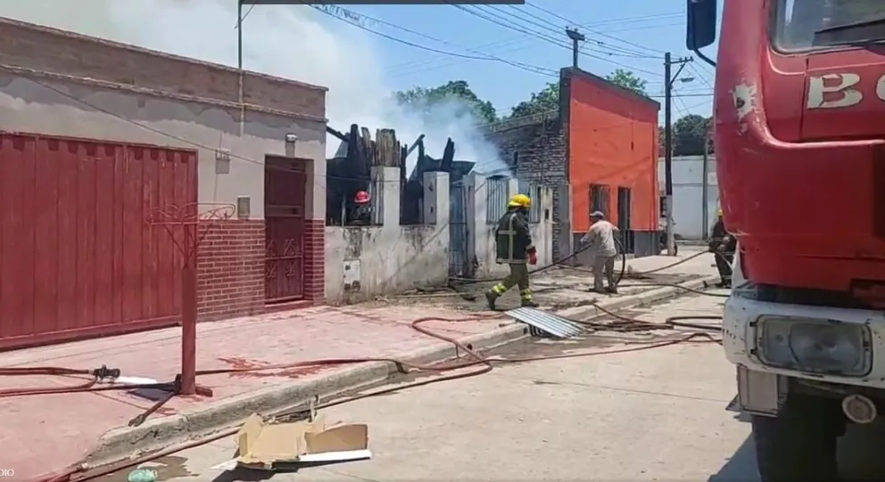 Feroz incendio en una vivienda de Orán: varios niños quedaron atrapados