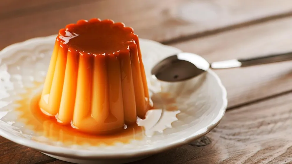 La irresistible receta de flan de vainilla perfecta para el verano: refrescante y sin horno 