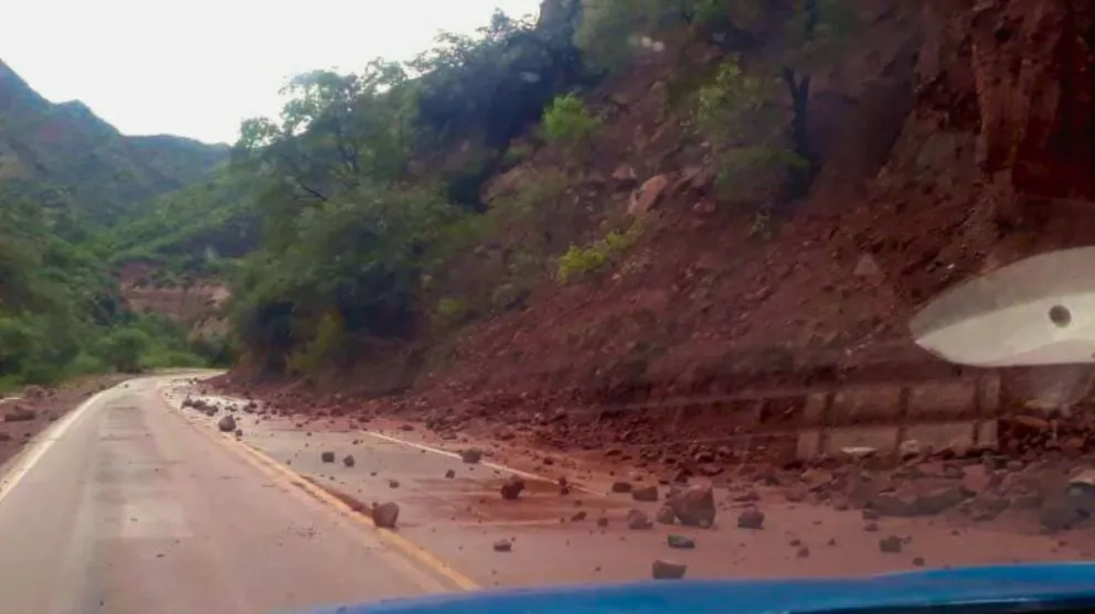 Urgente: se derrumbó parte del cerro y la Ruta Nacional 68 está intransitable
