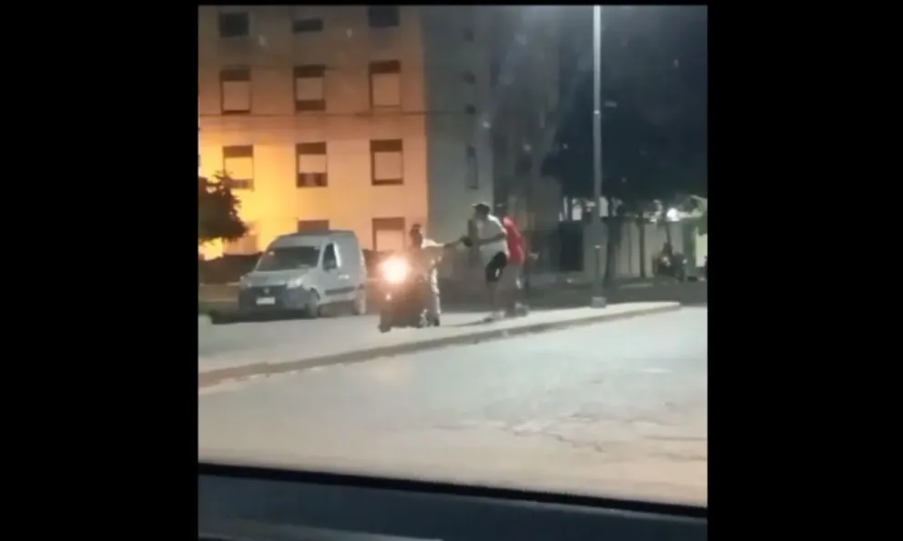 |VIDEO| Locura en Orán: un joven atacó a los tiros a otro tras una discusión callejera