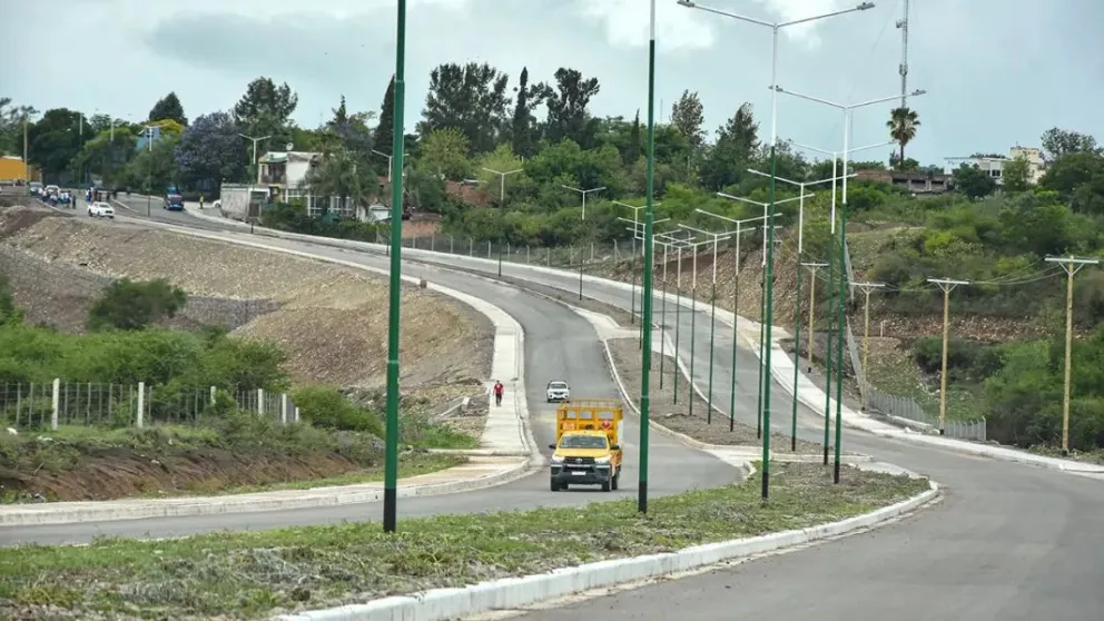 Vecinos de Grand Bourg indignados: denuncian el deterioro de una calle recién arreglada
