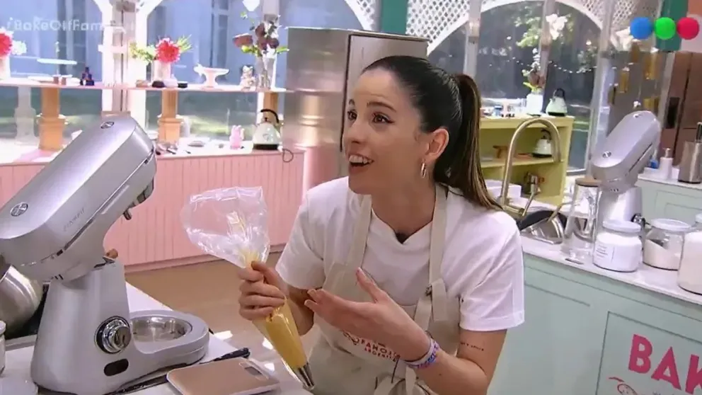 La arriesgada creación de Cande Molfese en Bake Off Famosos: un ingrediente causó desastres  