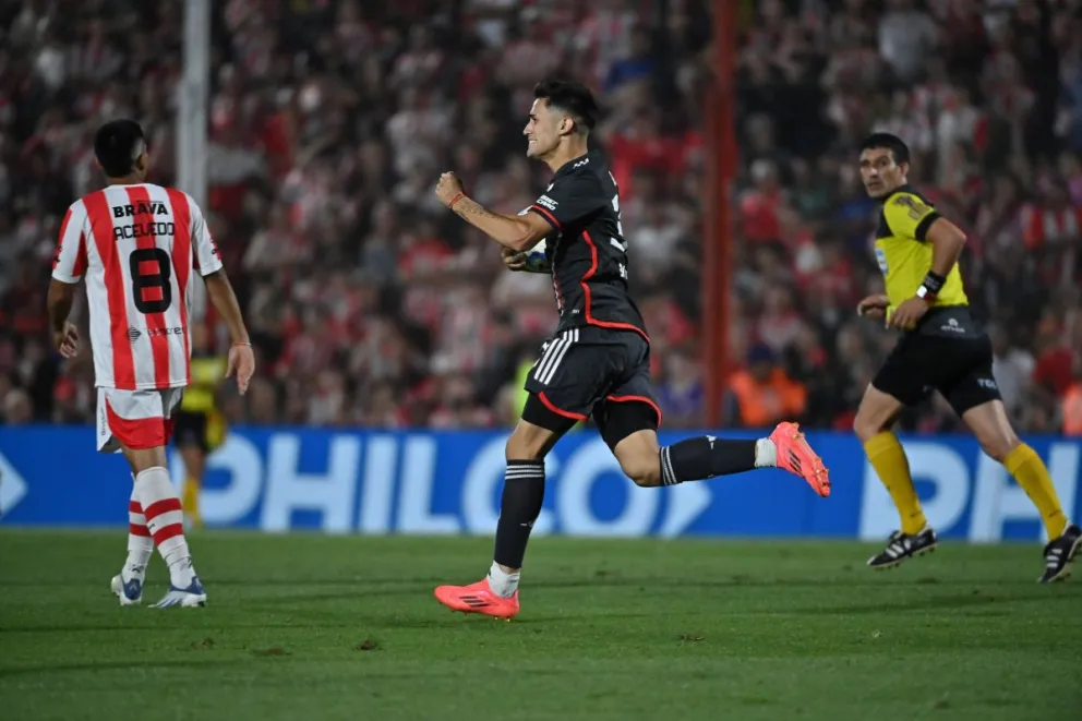 En un partido electrizante, River Plate logró un triunfo vital por 3 a 2 frente a Instituto