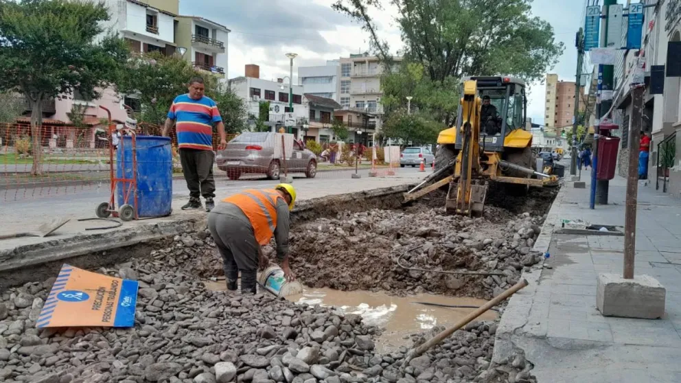 Avanzan las obras de paradas para colectivos en Av. San Martín: atención al tránsito restringido