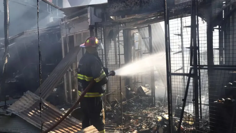 Declaran en estado de emergencia el Mercado San Miguel tras el feroz incendio
