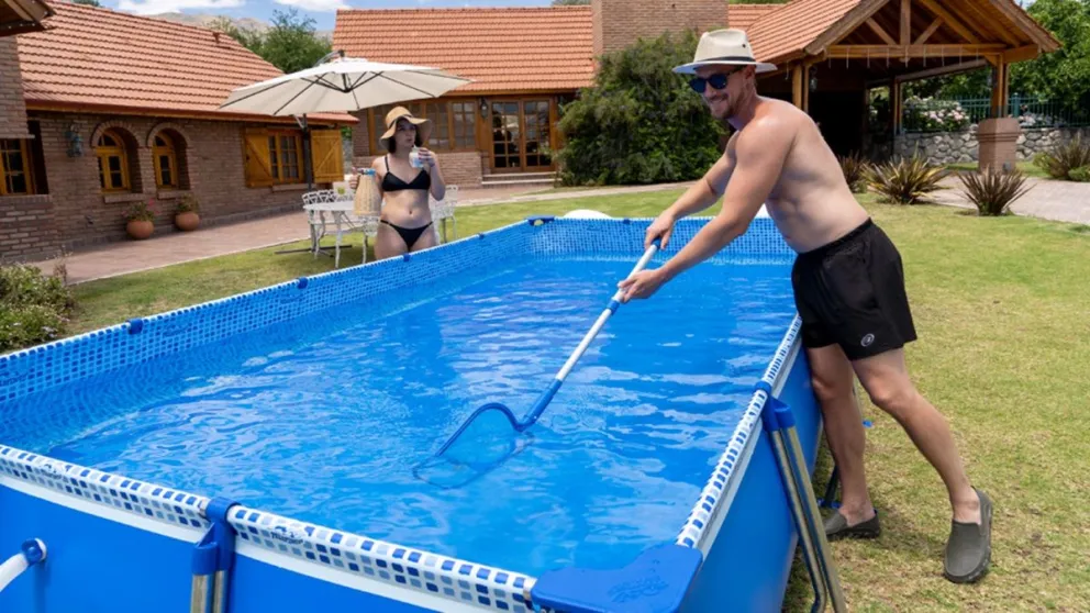 Cómo desagotar tu pileta de lona sin riesgo de dañarla: este es el truco viral del momento