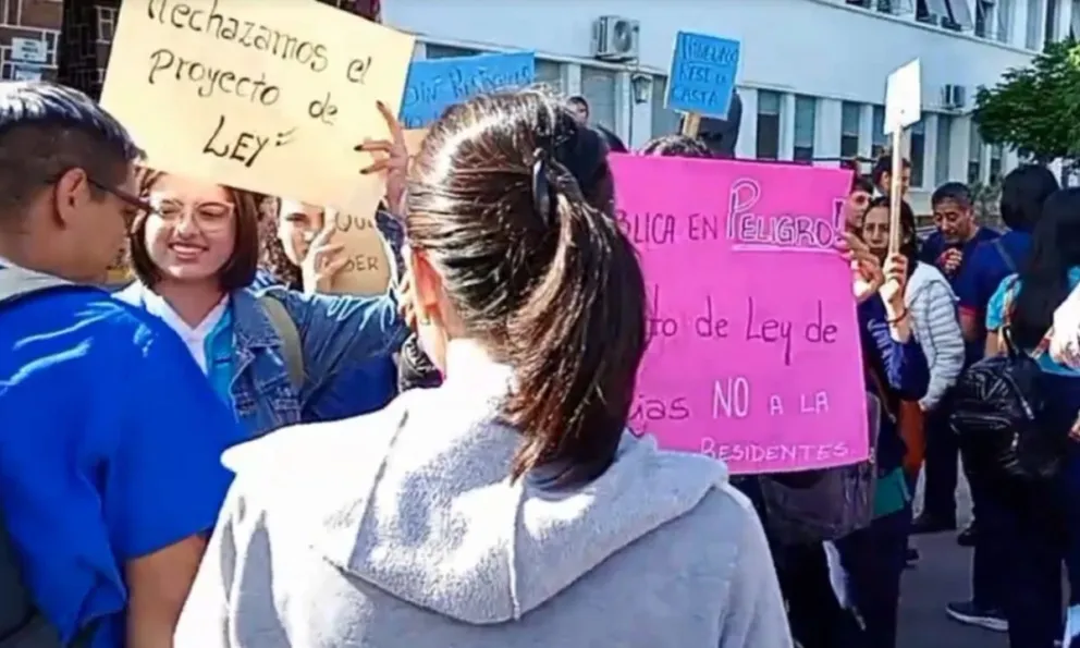 Residentes del Hospital San Bernardo se manifestaron en contra de la rotación obligatoria
