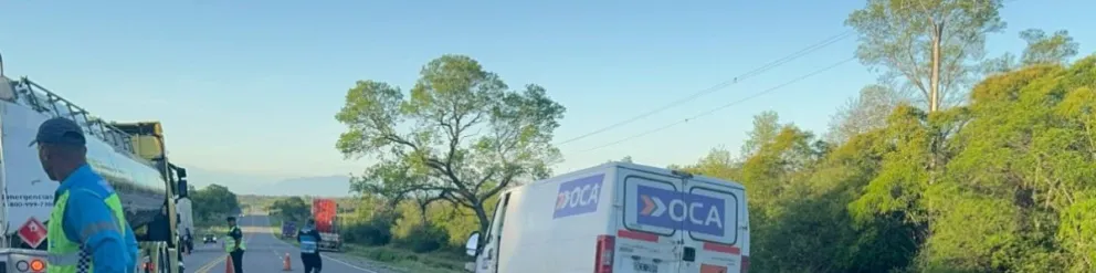 Curva mortal en Ruta 9/34: un accidente entre un utilitario de OCA y un camión dejó un muerto