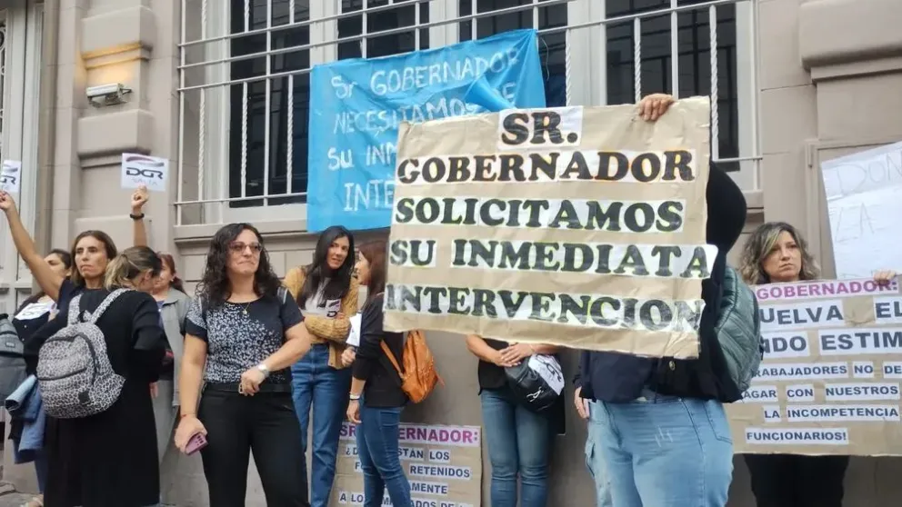 Paro en la Dirección General de Rentas: empleados protestan por recortes salariales y falta de diálogo
