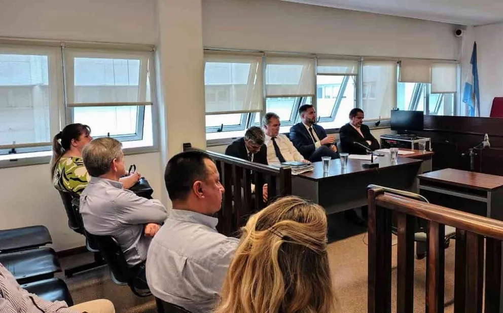 Docentes de la ADP exigen justicia tras millonarias pérdidas en la estafa del programa de viviendas 