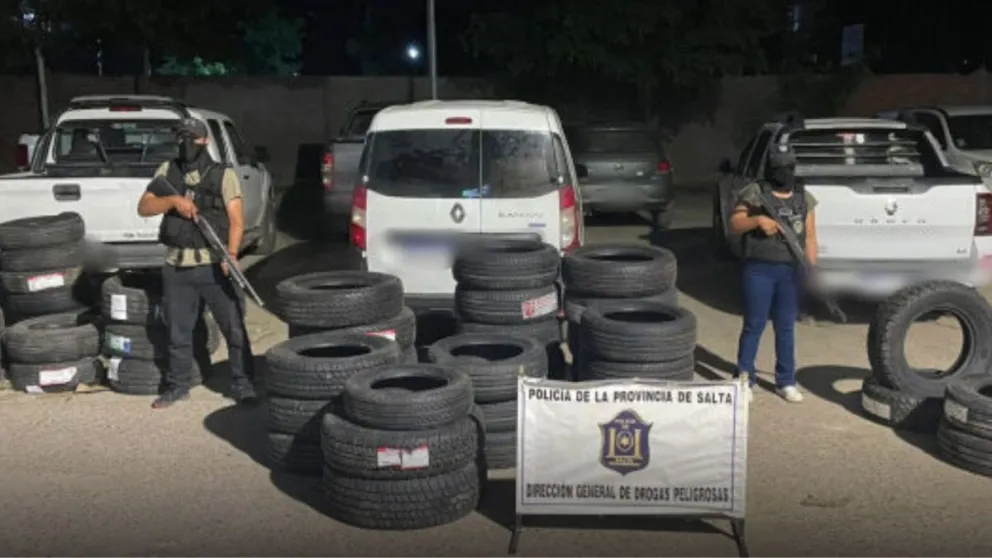 Contrabando en Orán: delincuentes transportaban más de cien neumáticos sin declarar