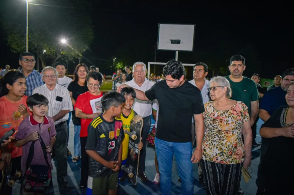Tartagal: con un reconocimiento a deportistas locales, Franco Hernández Berni inauguró un nuevo playón deportivo