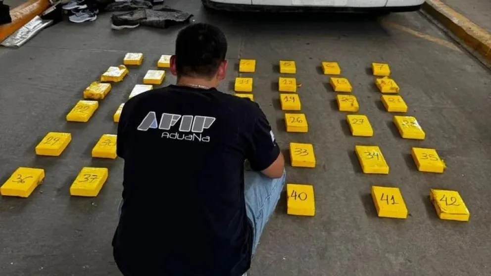 Golpe al narcotráfico en Salvador Mazza: incautaron más de 40 kilos de cocaína con la marca del delfín