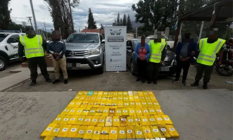 El narcotráfico se presentó en Cafayate: delincuentes transportaban cocaína en el torpedo del auto
