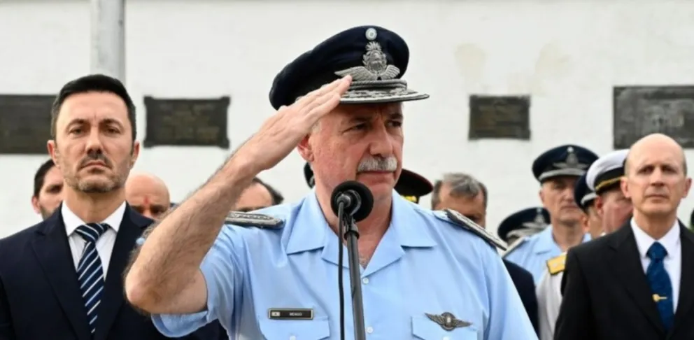 Denuncias de abuso y uso de aviones con fines personales: el Gobierno destituyó al jefe de la Fuerza Aérea