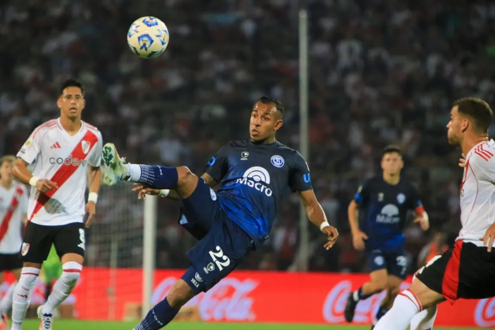 Con muchas polémicas, River Plate perdió 2 a 1 ante Independiente Rivadavia y se despidió del campeonato