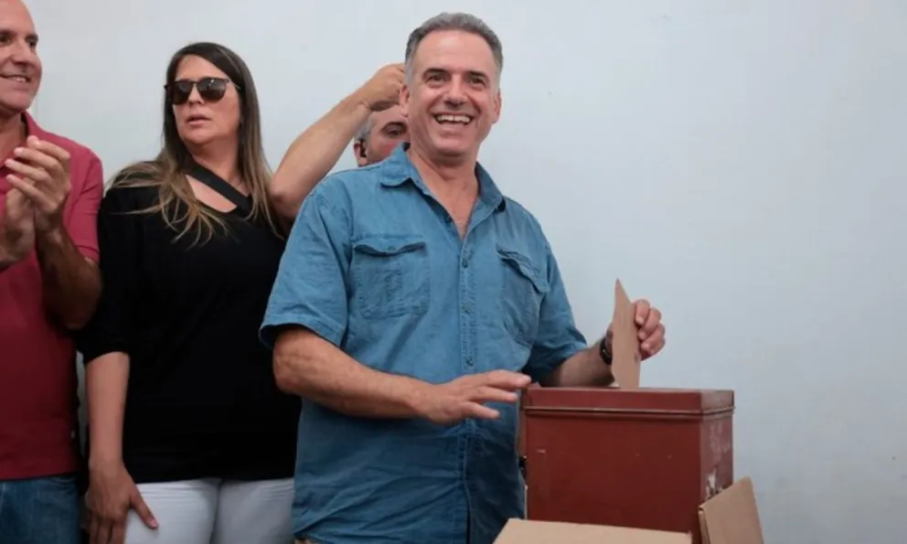 Demoledora victoria de Yamandú Orsi en Uruguay: el líder del Frente Amplio será el nuevo presidente