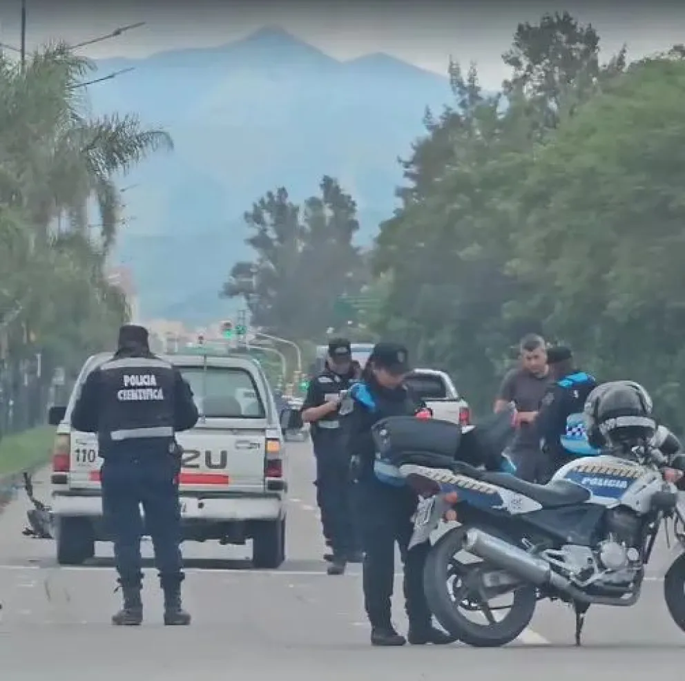 Un motociclista resultó herido a causa de un fuerte choque en Avenida Paraguay 