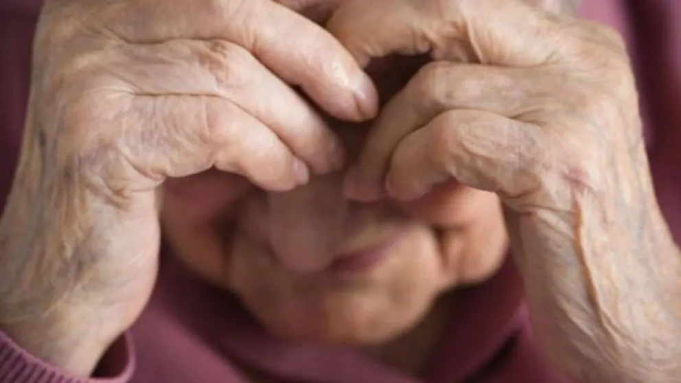 Estafa millonaria: un delincuente engañó a una abuela, le robó todos sus ahorros y la endeudó