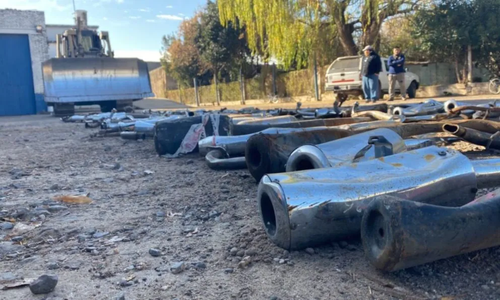 Destruyen más de 30 caños de escapes secuestrados por la Dirección de Tránsito