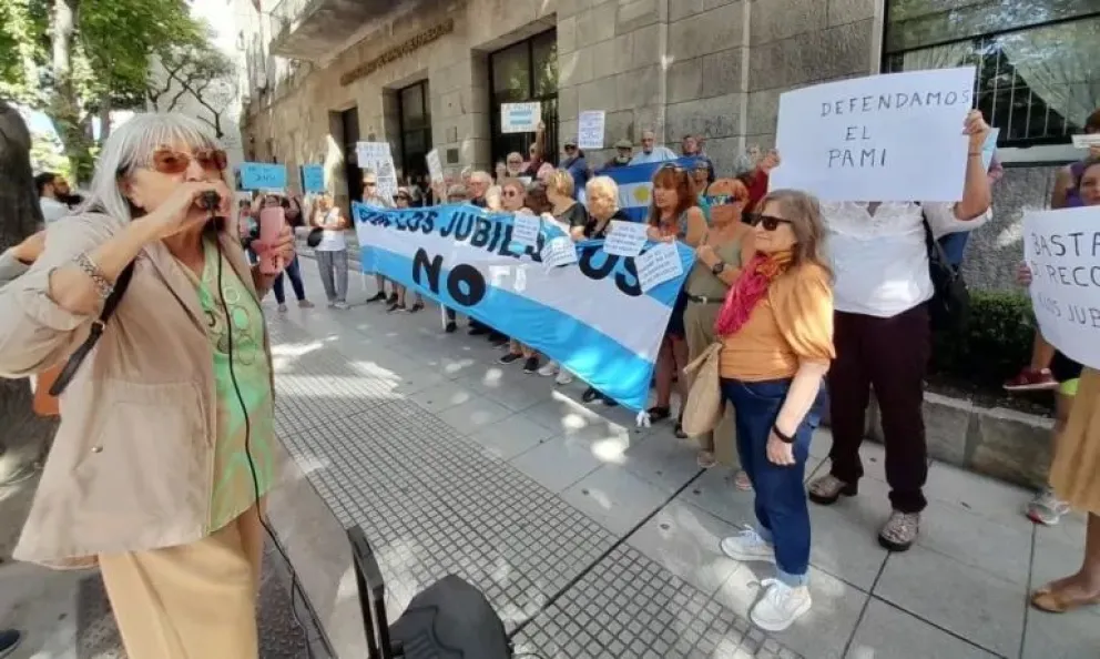 Tensión en la Asociación de Jubilados de Salta: socios toman la sede y denuncian desvío de fondos
