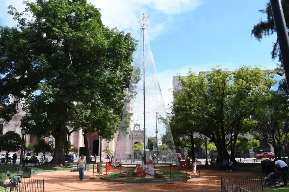 Este domingo encenderán el árbol de Navidad en la ciudad de Salta: dónde y en qué horario será