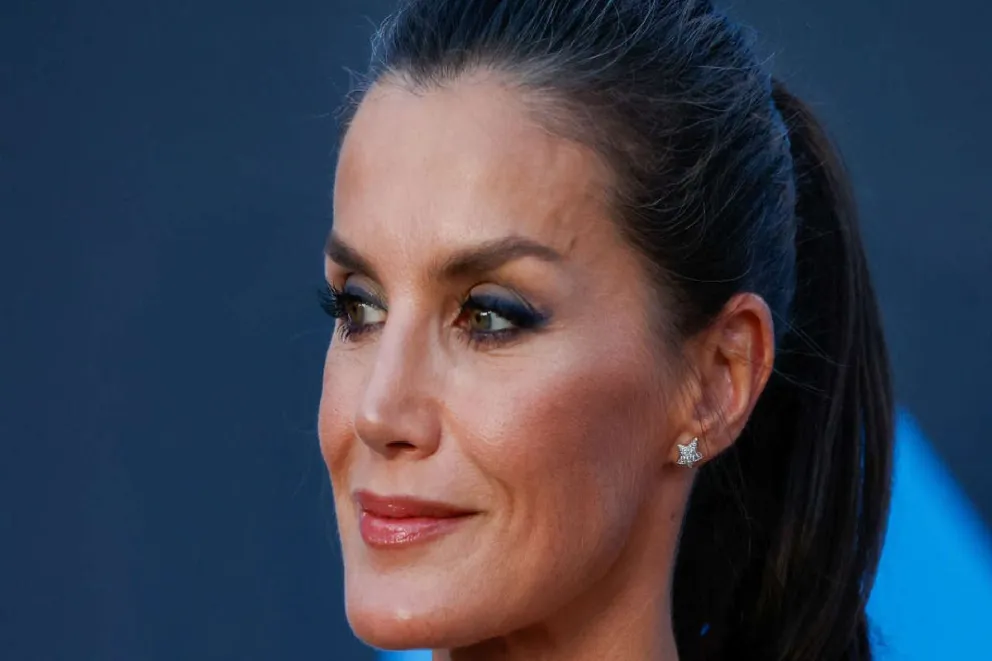 El significado del contundente saludo de la reina Letizia: poder y liderazgo en cada encuentro