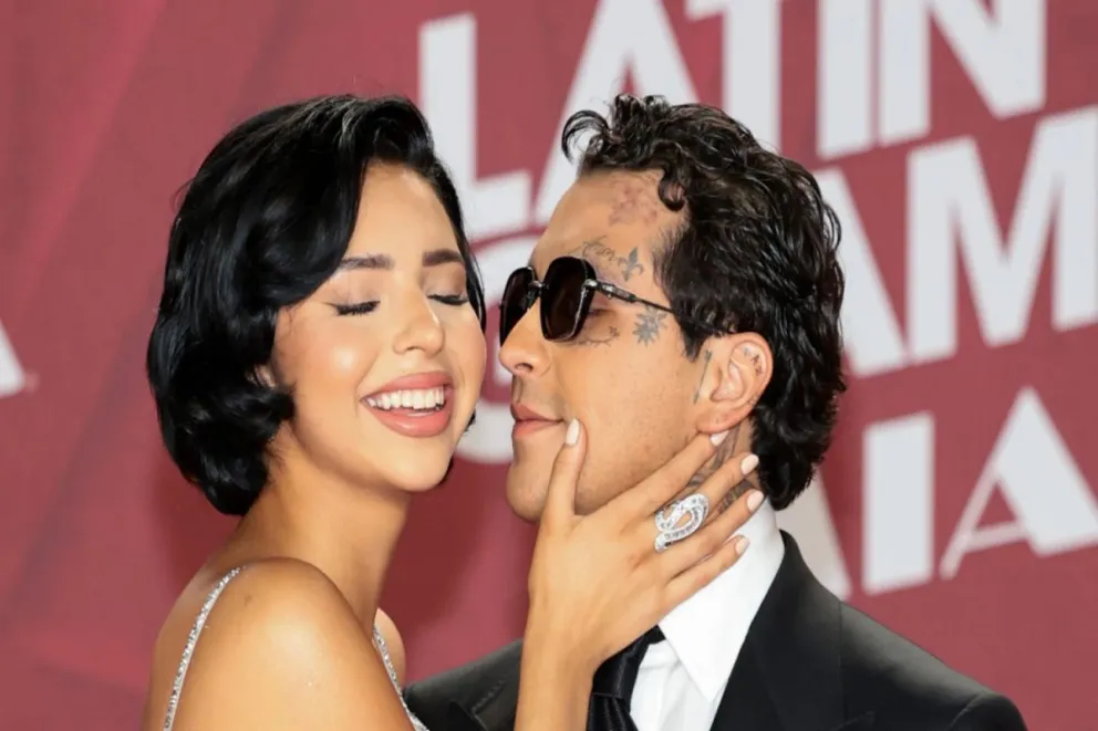 Ángela Aguilar celebra el éxito de Christian Nodal con mensajes de apoyo en redes sociales