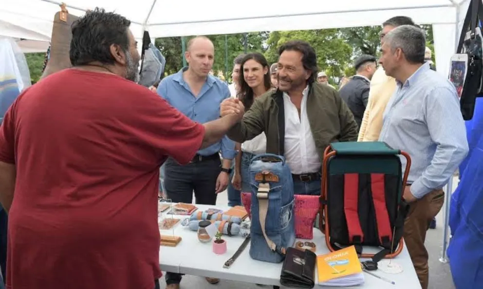 |VIDEO| Gustavo Sáenz cantó junto a un niño en la Feria de Cerrillos