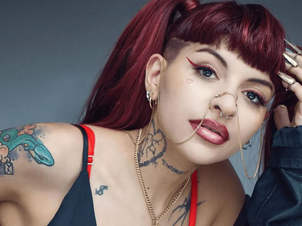 Cazzu impacta con look extremo y letras que revelan sus sentimientos