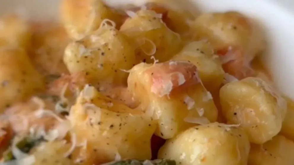 &ntilde;oquis de ricotta con salsa rosa - receta