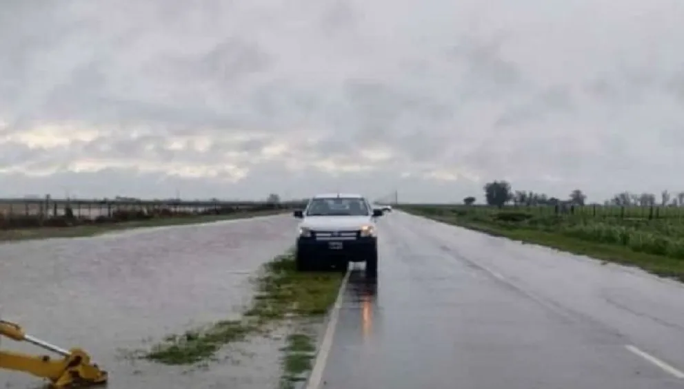 Fuerte temporal en Tartagal: se desbordó la Ruta Nacional N° 34 y hay caos vehicular
