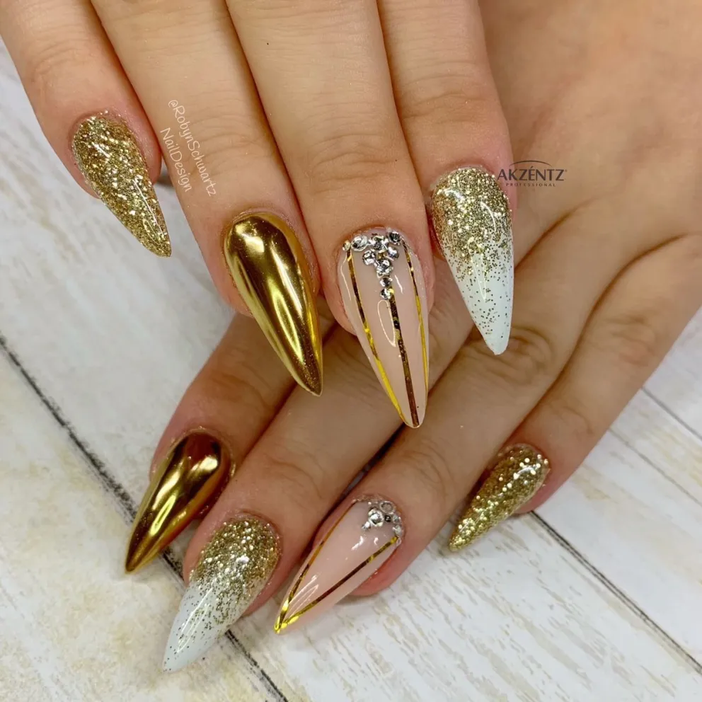 Nail Art Gold Chrome: la tendencia brillante para despedir el Año en estilo
