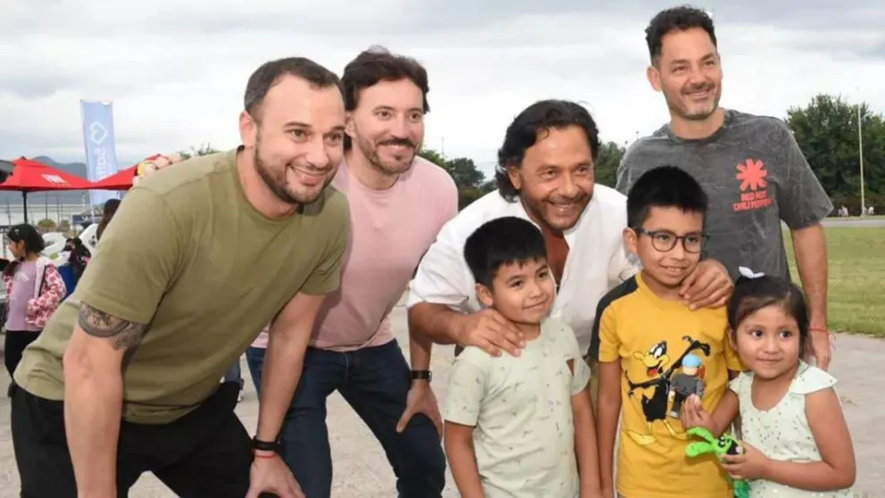 Gustavo Sáenz recorrió la Expo Ciudad: "Seguimos acompañando a cada emprendedor"