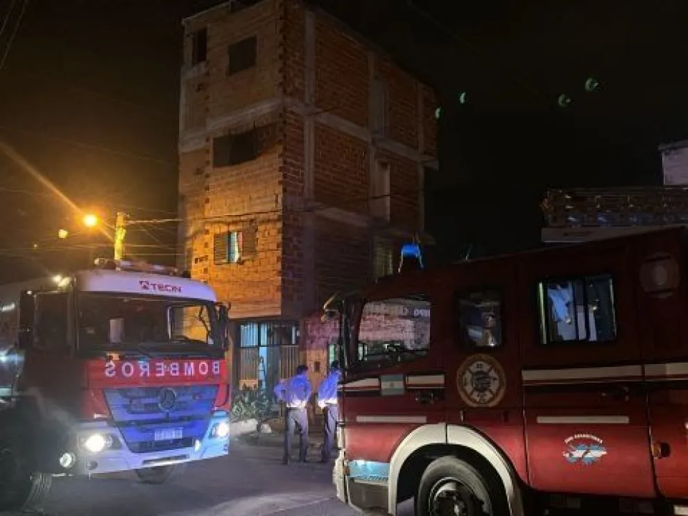 Feroz incendio en una vivienda de zona norte: una familia perdió gran parte de sus pertenencias