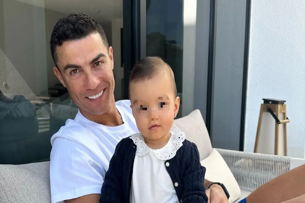 La foto de Cristiano Ronaldo en Instagram junto a Bella Esmeralda que derrite corazones 