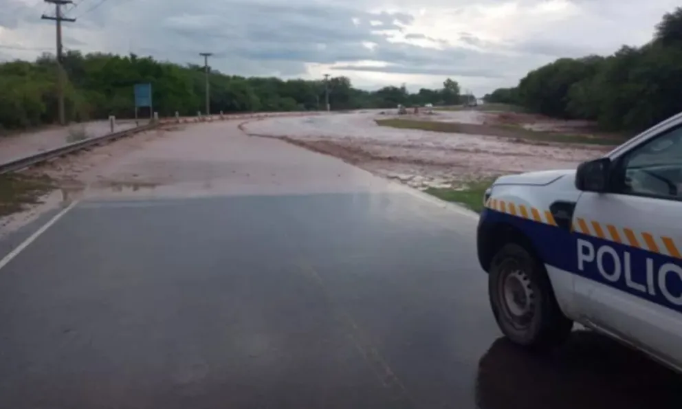 El temporal dejó un herido por el desprendimiento de una chapa y dos personas tuvieron que ser evacuadas