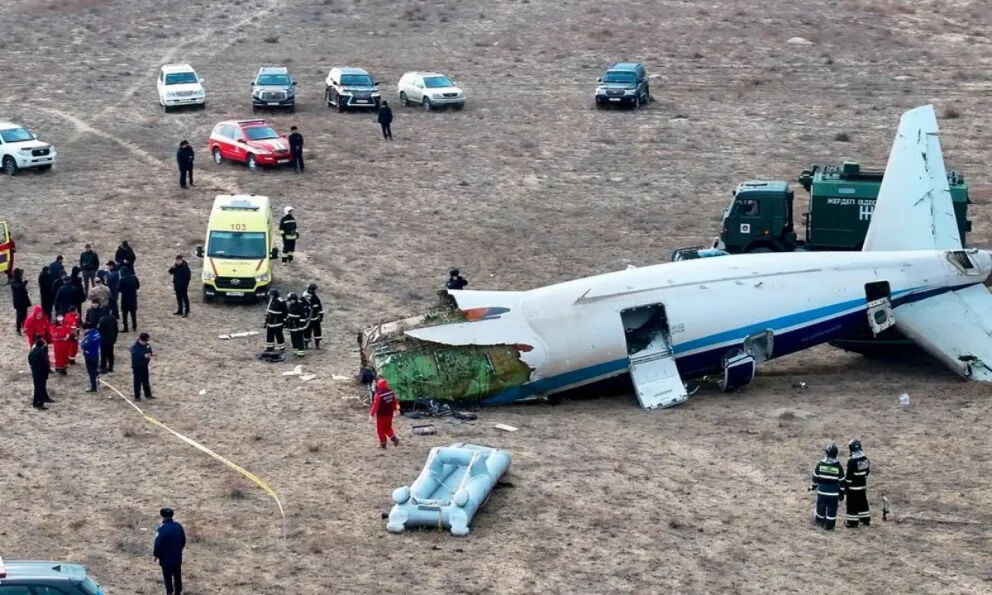 |VIDEO| Un avión se estalló a orillas del mar Caspio y murieron 39 personas