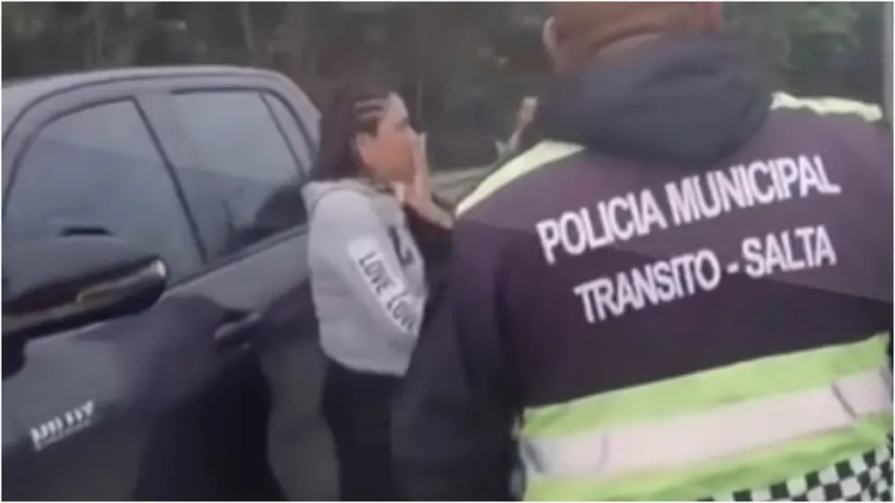 Caos y tensión en Avenida Banchik: conductor ebrio intentó agredir a un agente de tránsito
