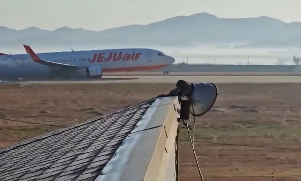 |VIDEO| Escalofrinante choque de un avión en Corea del Sur: sólo hay dos sobrevivientes