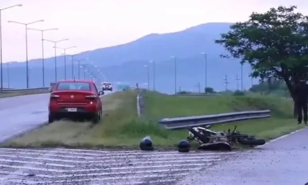 |ÚLTIMO MOMENTO| Impactante accidente entre un taxi y una moto en Circunvalación Oeste 