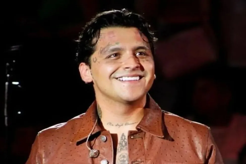¿Qué le pasó a Christian Nodal?, las redes reaccionan a su cambio físico