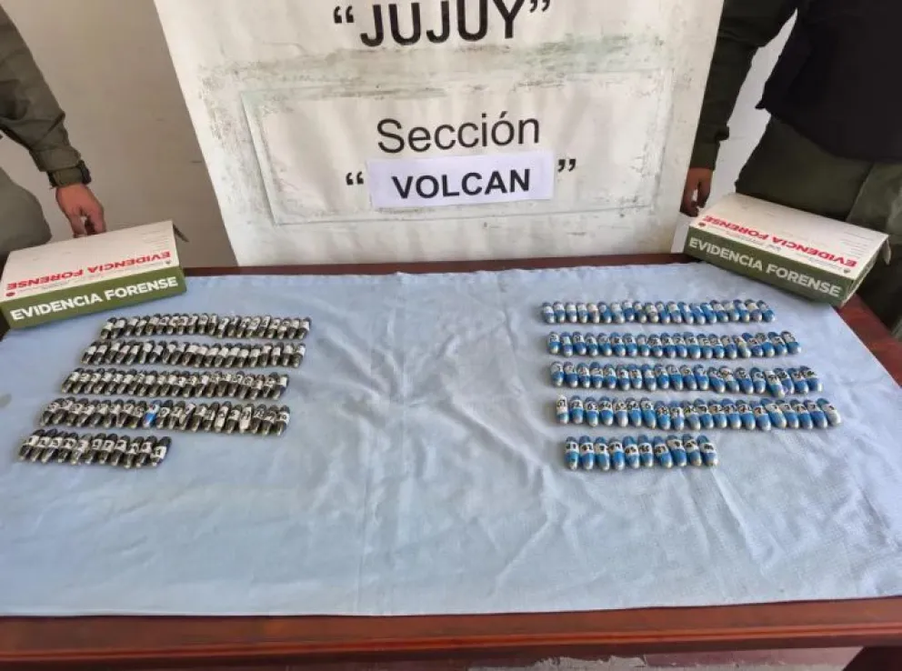 Dos ciudadanos bolivianos fueron detenidos por transportar más de dos kilos de cocaína ingerida