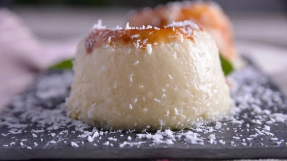La receta más fácil y rápida para el antojo de algo dulce: postre de coco sin harinas en microondas