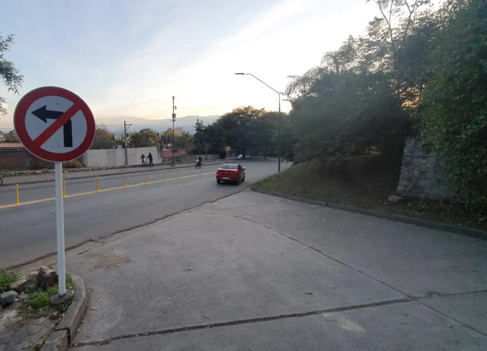 Terrible accidente en avenida Asunción: dos jóvenes en moto resultaron heridas